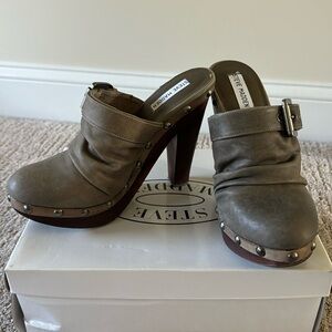 Steve Madden - Emberr Heeled Clogs - Grey Leather